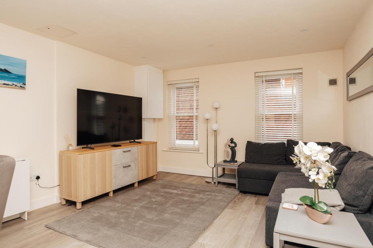 Henley Town Centre With Parking Apartment Exterior photo