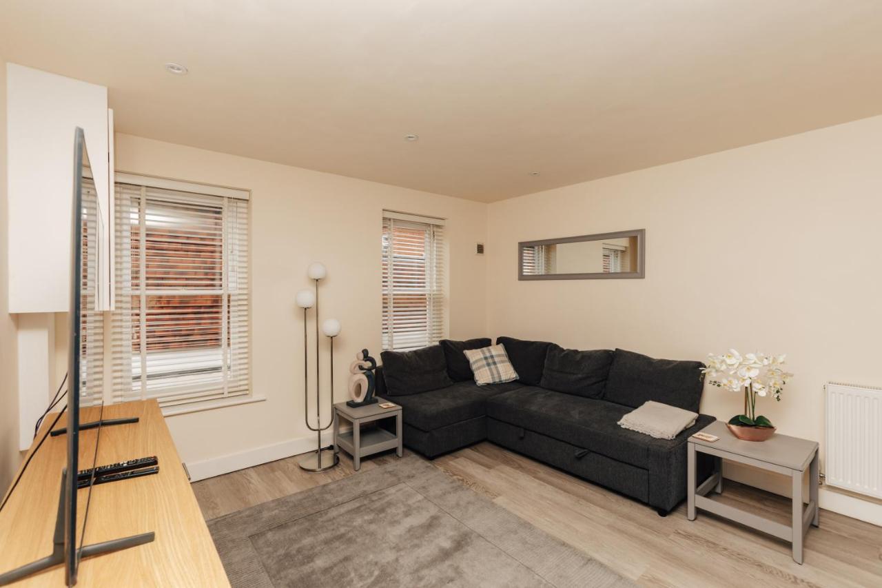 Henley Town Centre With Parking Apartment Exterior photo