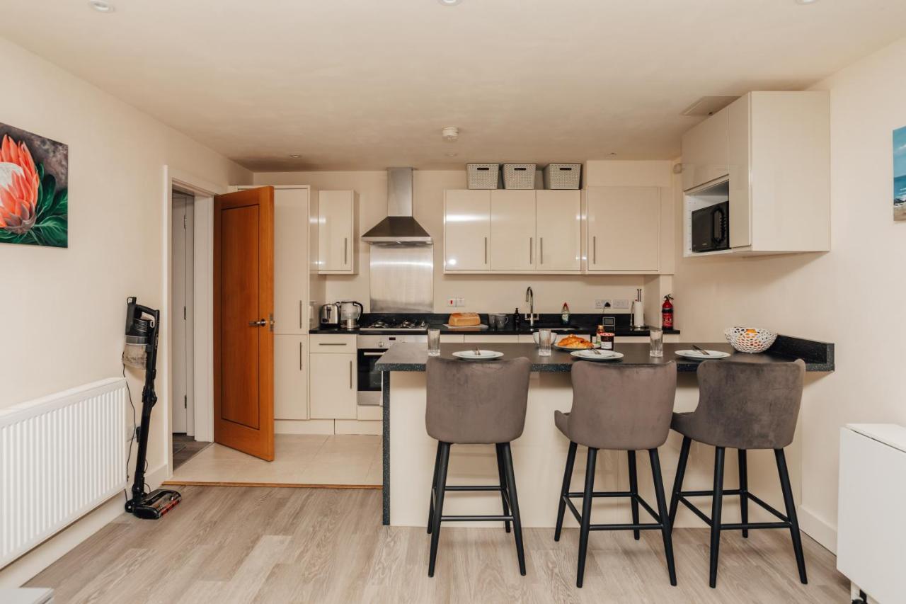 Henley Town Centre With Parking Apartment Exterior photo