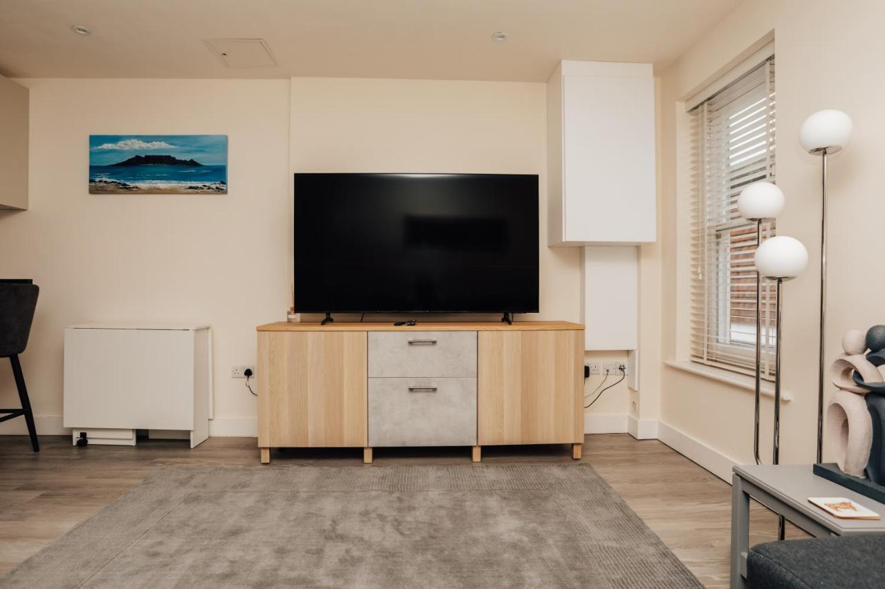 Henley Town Centre With Parking Apartment Exterior photo