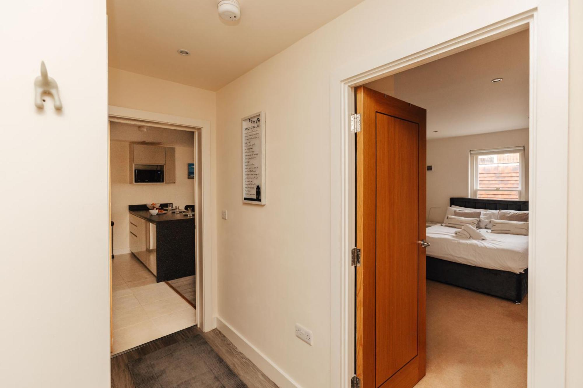 Henley Town Centre With Parking Apartment Exterior photo